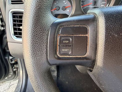 Used 2012 Dodge Avenger SE FWD image 12