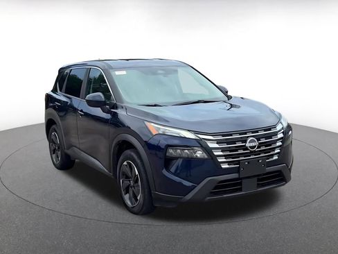 Used 2025 Nissan Rogue SV AWD/4WD image 3
