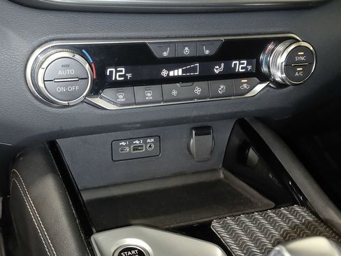 Used 2020 Nissan Altima 2.0 Platinum FWD image 19
