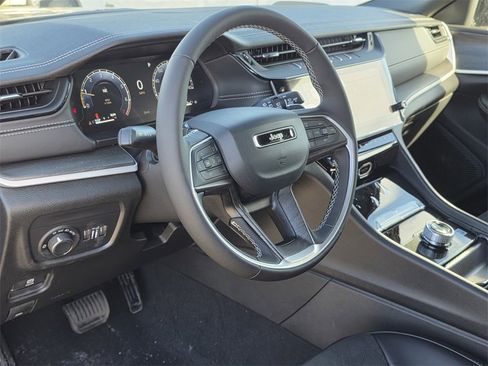 New 2026 Jeep Grand Cherokee Altitude image 7