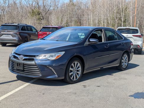 Used 2017 Toyota Camry XLE image 5