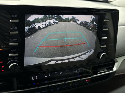 Used 2023 Toyota Sienna XLE FWD image 19
