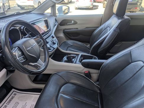Used 2022 Chrysler Pacifica Limited FWD image 14