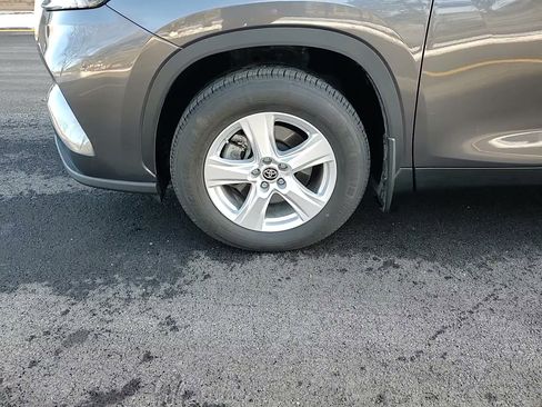 Used 2024 Toyota Highlander LE image 10