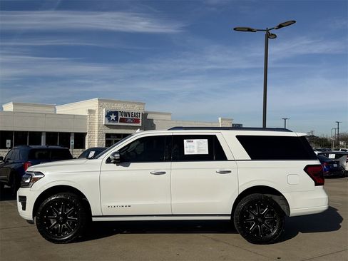 Certified 2023 Ford Expedition Max Platinum image 3