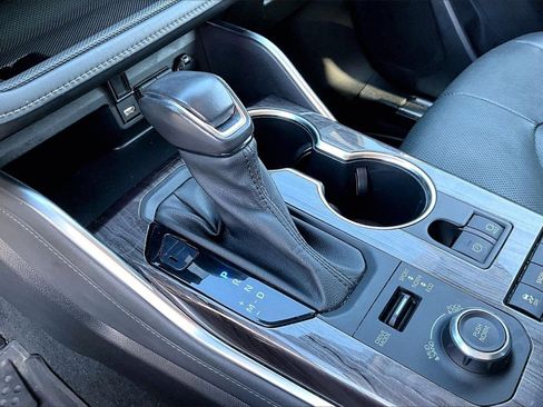 Used 2021 Toyota Highlander Platinum image 31