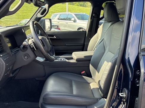 Used 2024 Lexus GX 550 w/ Accessory Package (Z1) AWD/4WD image 9