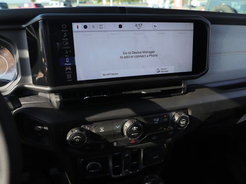 New 2025 Jeep Gladiator Sport image 17