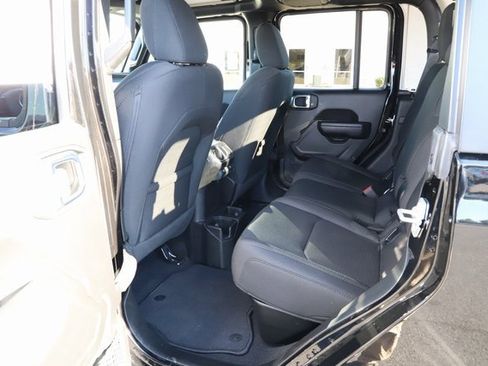 Used 2023 Jeep Gladiator Sport image 17