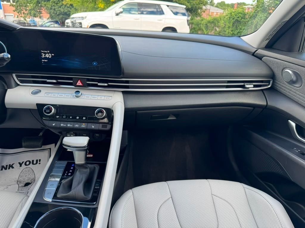 Certified 2023 Hyundai Elantra Limited FWD image 22
