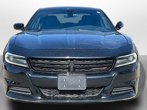 Used 2019 Dodge Charger SXT image 3