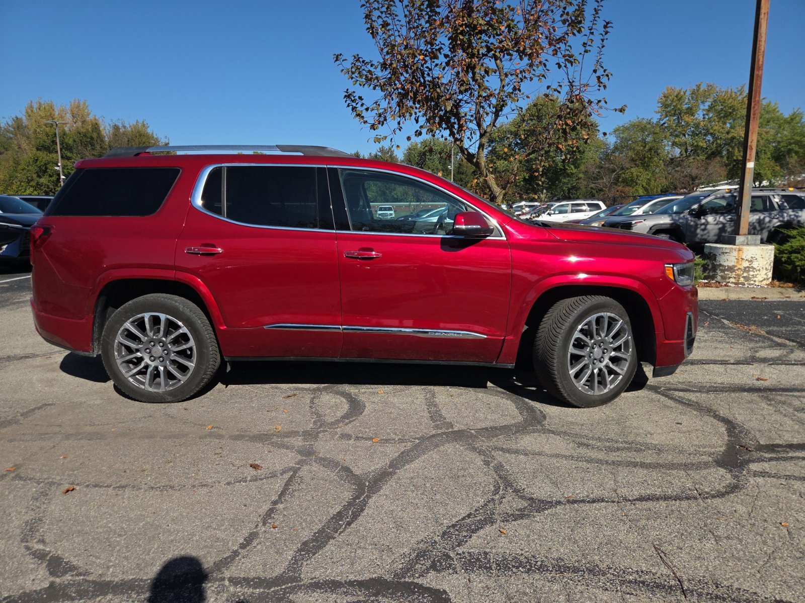 Used 2021 GMC Acadia Denali w/ Denali Ultimate Package AWD/4WD image 2