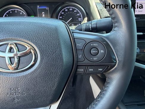 Used 2021 Toyota Camry SE w/ Convenience Package FWD image 32