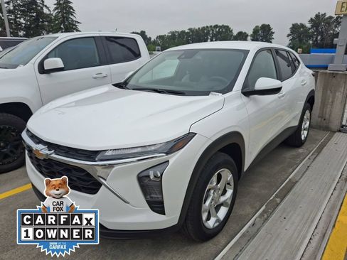 Used 2025 Chevrolet Trax LS w/ LS Convenience Package FWD image 1