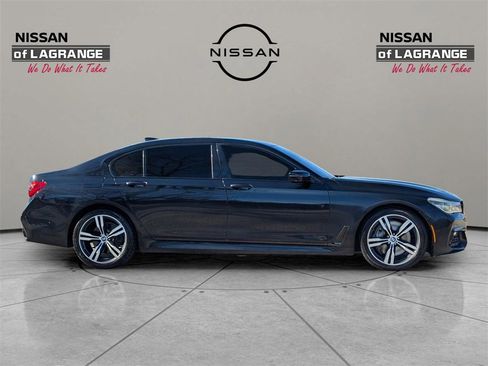 Used 2017 BMW 750i image 4