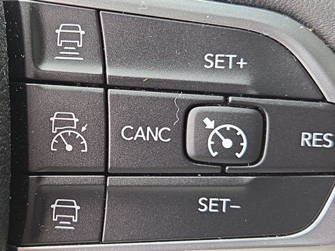 Certified 2023 Jeep Compass Limited w/ Sun and Sound Group AWD/4WD image 28