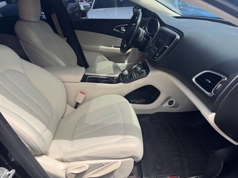 Used 2015 Chrysler 200 Limited w/ Convenience Group image 7
