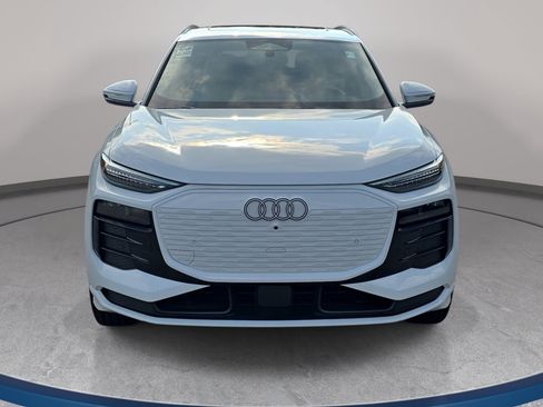 Used 2025 Audi Q6 e-tron Premium Plus w/ Premium Plus AWD/4WD image 2