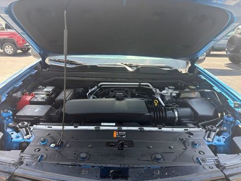 Used 2023 Chevrolet Colorado LT AWD/4WD image 34