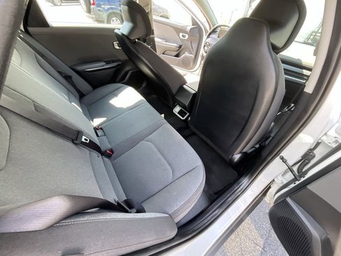 Used 2025 Kia K4 LXS image 28