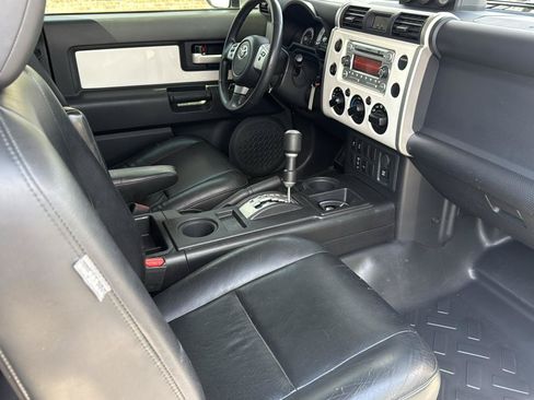 Used 2012 Toyota FJ Cruiser 2WD w/ Upgrade Pkg image 41
