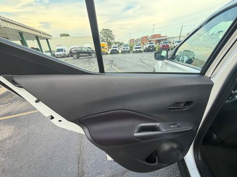 Used 2023 Nissan Kicks S FWD image 7