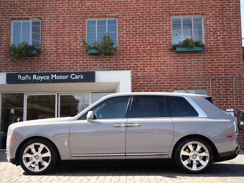 Certified 2022 Rolls-Royce Cullinan w/ Cullinan Package image 3