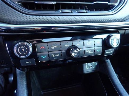 Used 2022 Jeep Compass Trailhawk w/ Sun and Sound Group AWD/4WD image 22