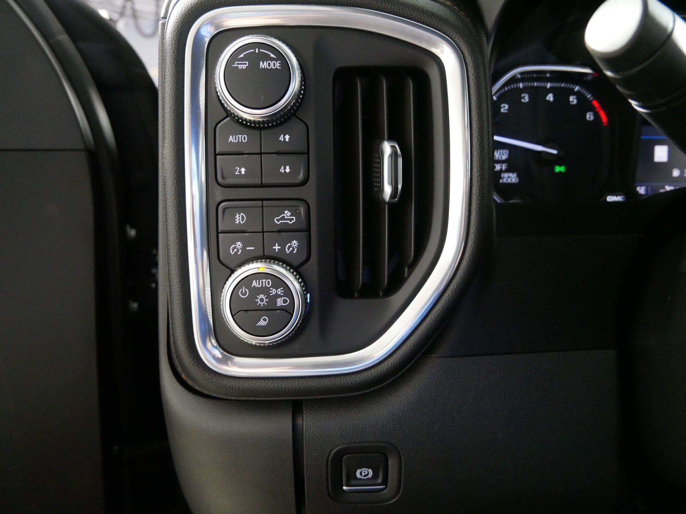 Used 2021 GMC Sierra 1500 AT4 w/ AT4 Preferred Package AWD/4WD image 26