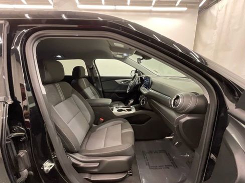 Used 2025 Chevrolet Blazer LT FWD image 23