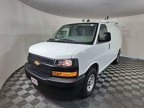 New 2025 Chevrolet Express 3500 w/ Driver Convenience Package image 4