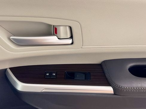 Used 2023 Toyota Sienna XLE image 32