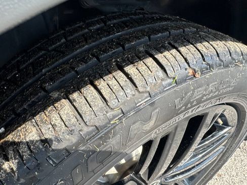 Certified 2022 Volkswagen Tiguan SE R-Line FWD image 12