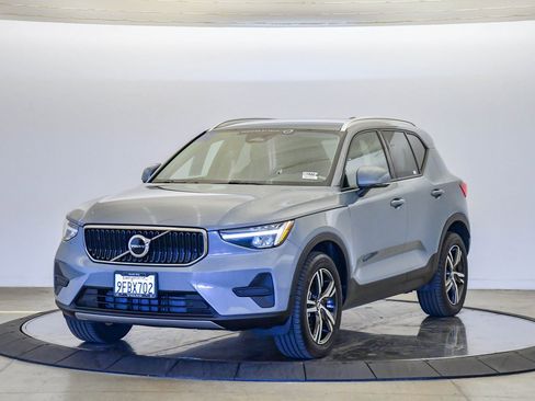 Certified 2023 Volvo XC40 B4 Core w/ Convenience Package image 1