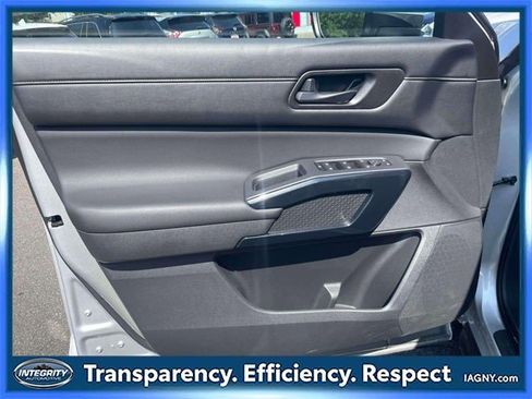 Certified 2024 Nissan Pathfinder SV image 17