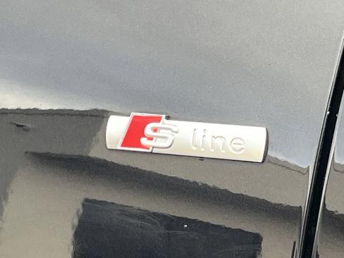 Used 2019 Audi Q8 Prestige image 32