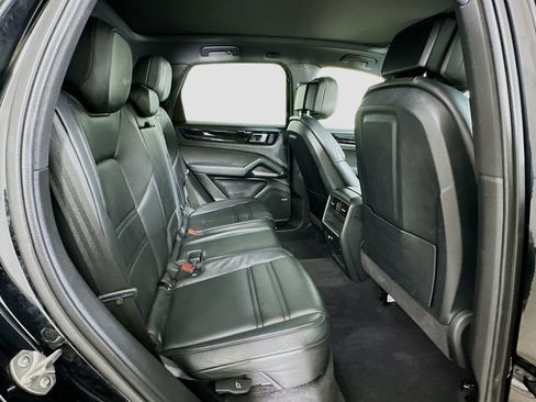 Used 2022 Porsche Cayenne image 28
