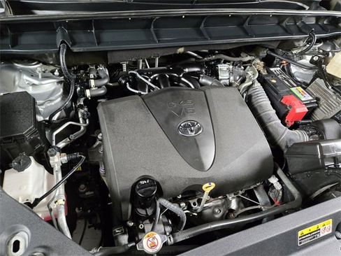 Used 2021 Toyota Highlander Platinum image 28