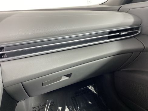 Used 2021 Hyundai Elantra SE FWD image 35