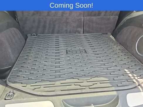 Used 2013 Jeep Grand Cherokee Overland AWD/4WD image 30