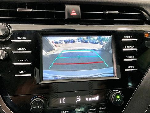 Used 2019 Toyota Camry SE image 24