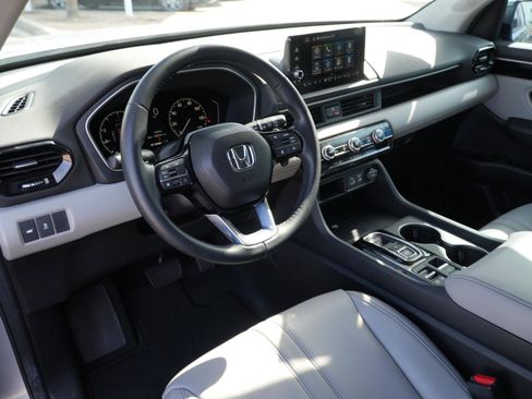 Used 2025 Honda Pilot EX-L image 15