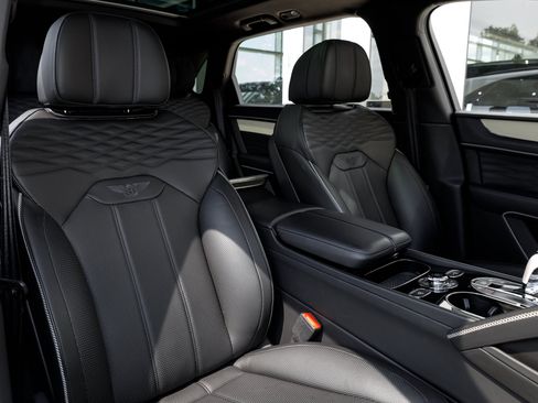 Certified 2023 Bentley Bentayga Extended Wheelbase AWD/4WD image 36