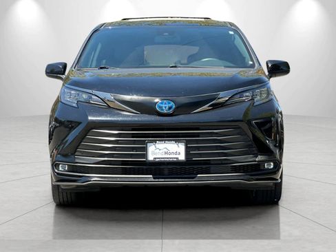 Used 2022 Toyota Sienna XLE Woodland Edition AWD/4WD image 10