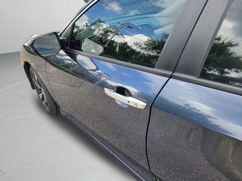 Used 2017 Honda Civic Touring image 28