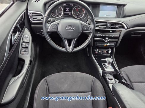 Used 2018 INFINITI QX30 image 10