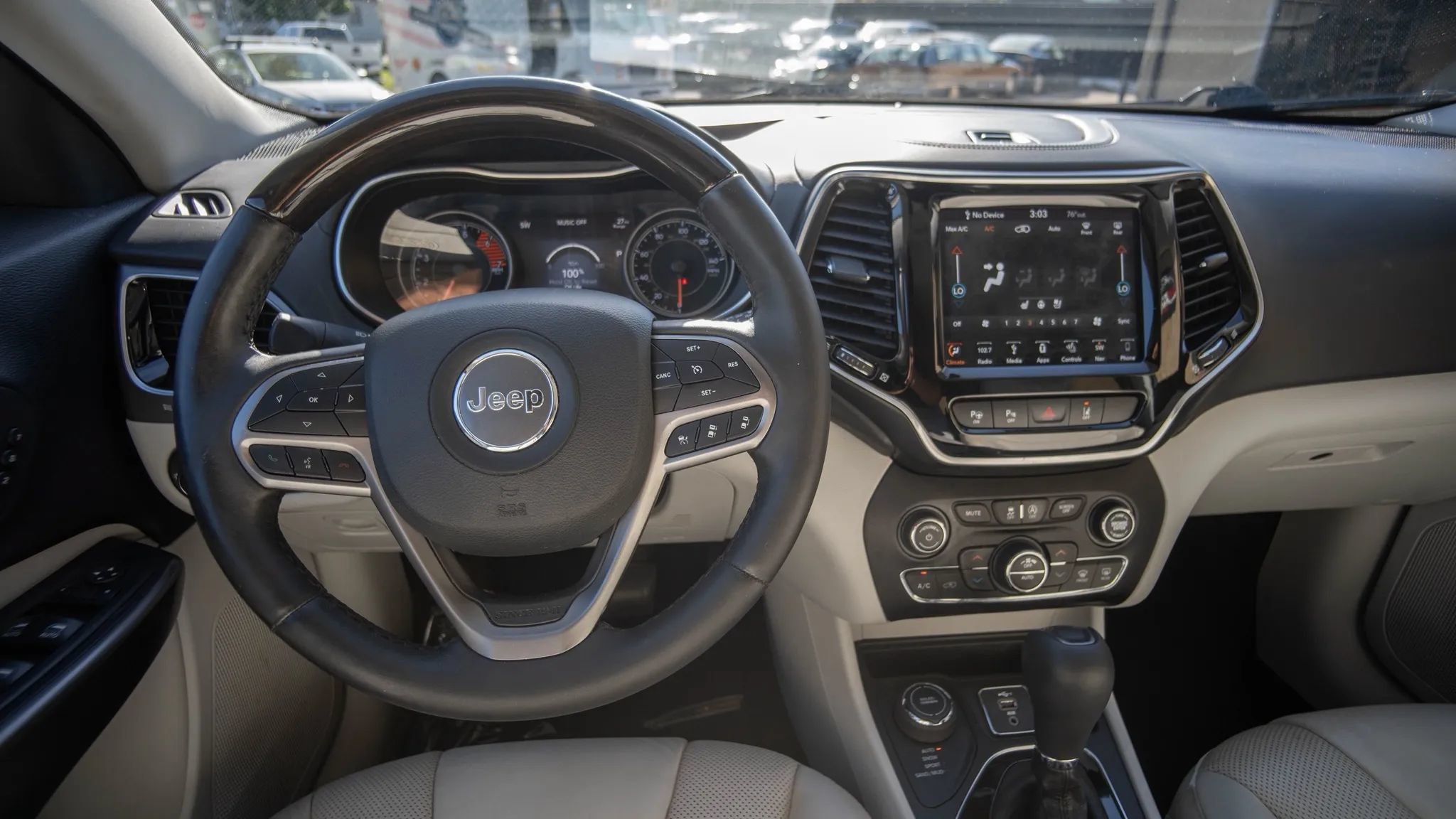 Used 2019 Jeep Cherokee Overland w/ Technology Group AWD/4WD image 20