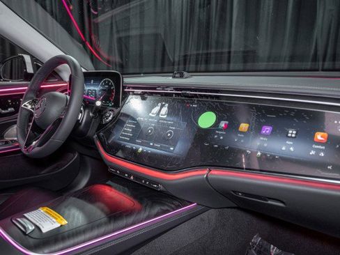 Used 2025 Mercedes-Benz E 350 4MATIC Sedan image 16