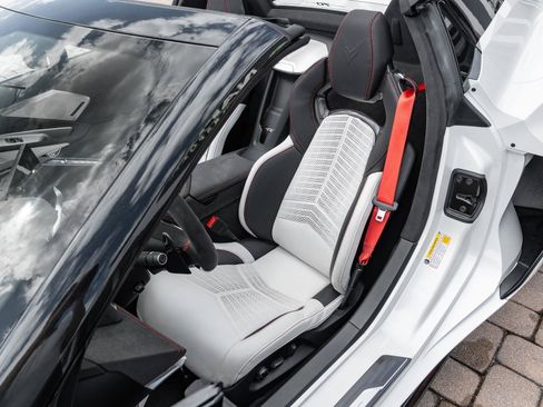 Used 2023 Chevrolet Corvette Z06 RWD image 5
