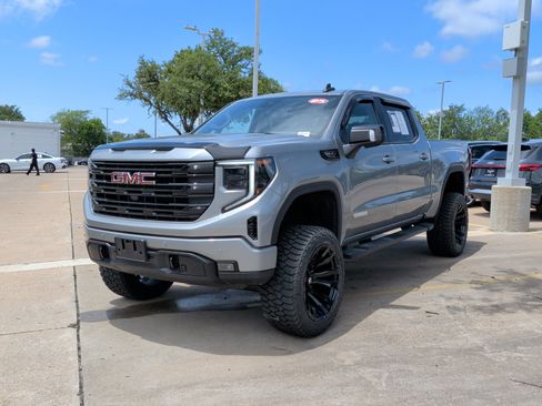 Used 2025 GMC Sierra 1500 Elevation w/ Elevation Premium Package AWD/4WD image 5